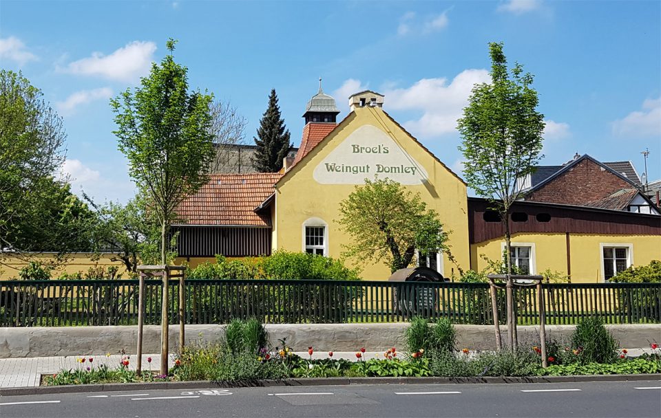 Weingut Broel - ANsicht von der Rhöndorfer Straße